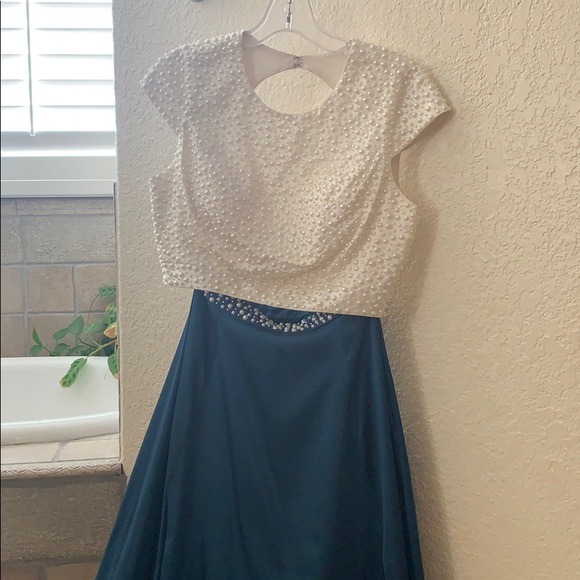 PROM DRESS - Picture 1 of 8